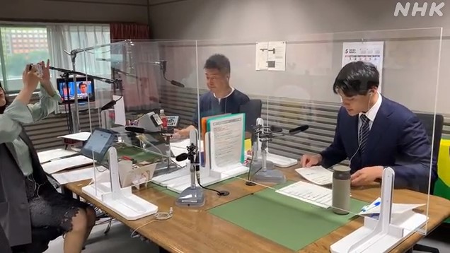 NHK名古屋のラジオニュースで初鳴きに挑む板敷駿希アナ