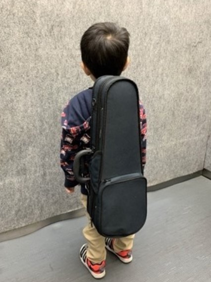 5歳手前からヴァイオリンを習い始めた依田英将アナの息子