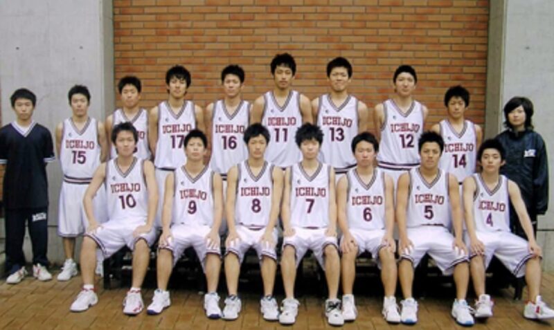 一条高校バスケ部時代の山本健太アナとチームメンバー