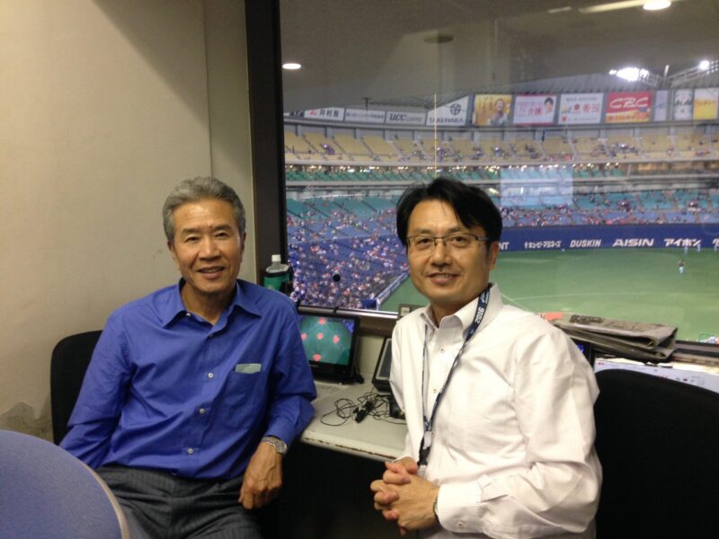 プロ野球中継のラジオ実況に挑む山田久志さんと水分貴雅アナ