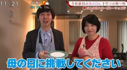 母の日のケーキを作るSBSテレビ（静岡放送）のアナウンサー、滝澤悠希アナ